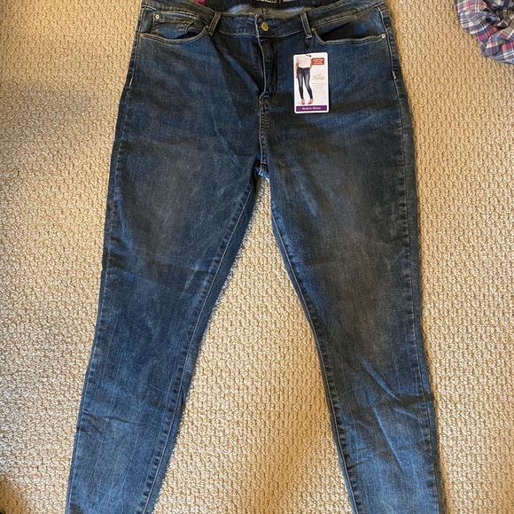 Signature by Levi Strauss Denim - NWT Signature by Levi Strauss size18 modern skinny